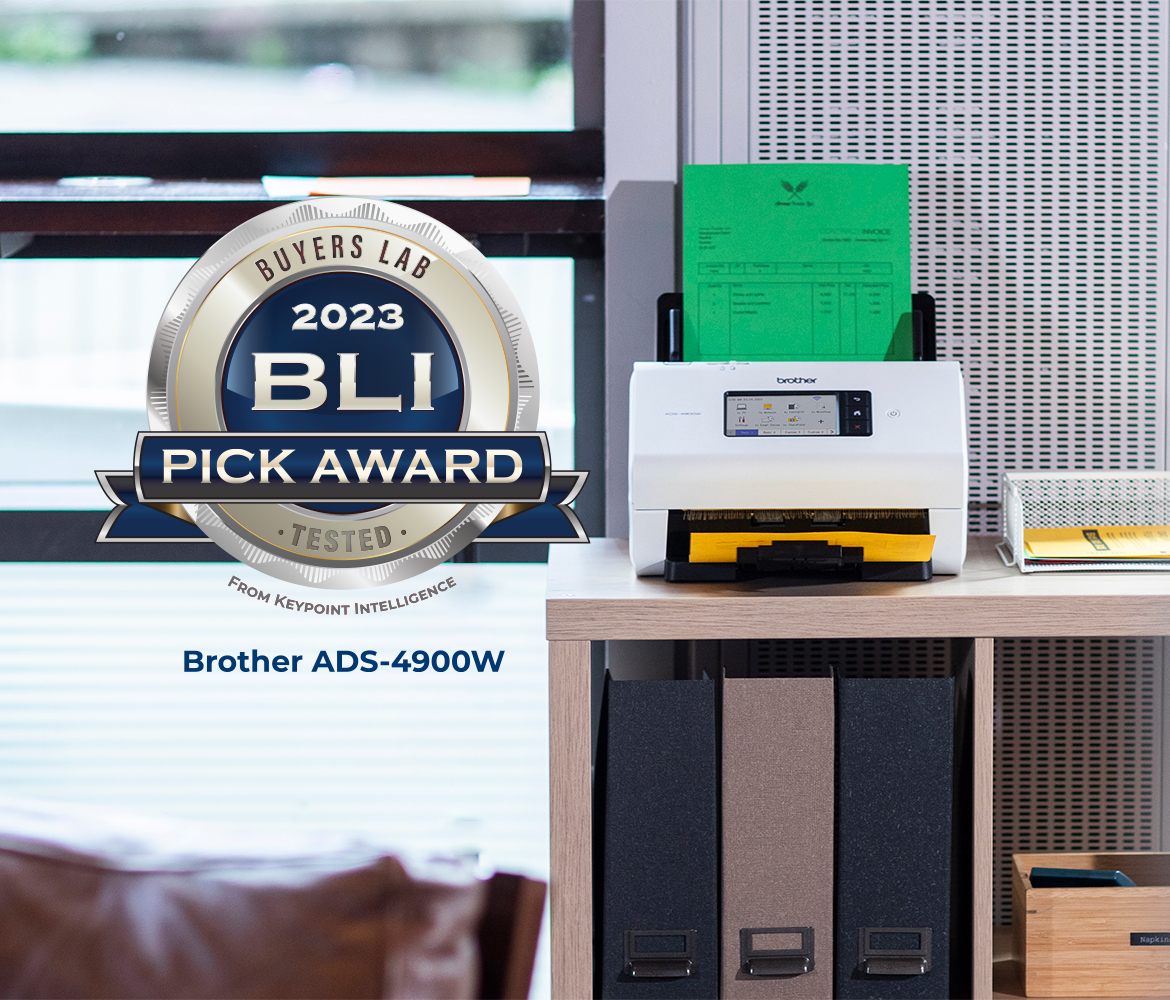 „BLI pick“ apdovanojimo logotipas 2023 šalia „Brother“ ADS-4900w skaitytuvo